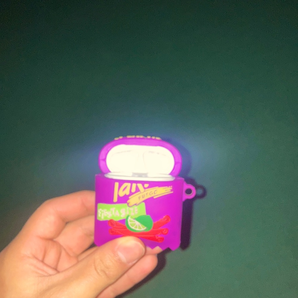 AirPod case comes with takin case GEN 1